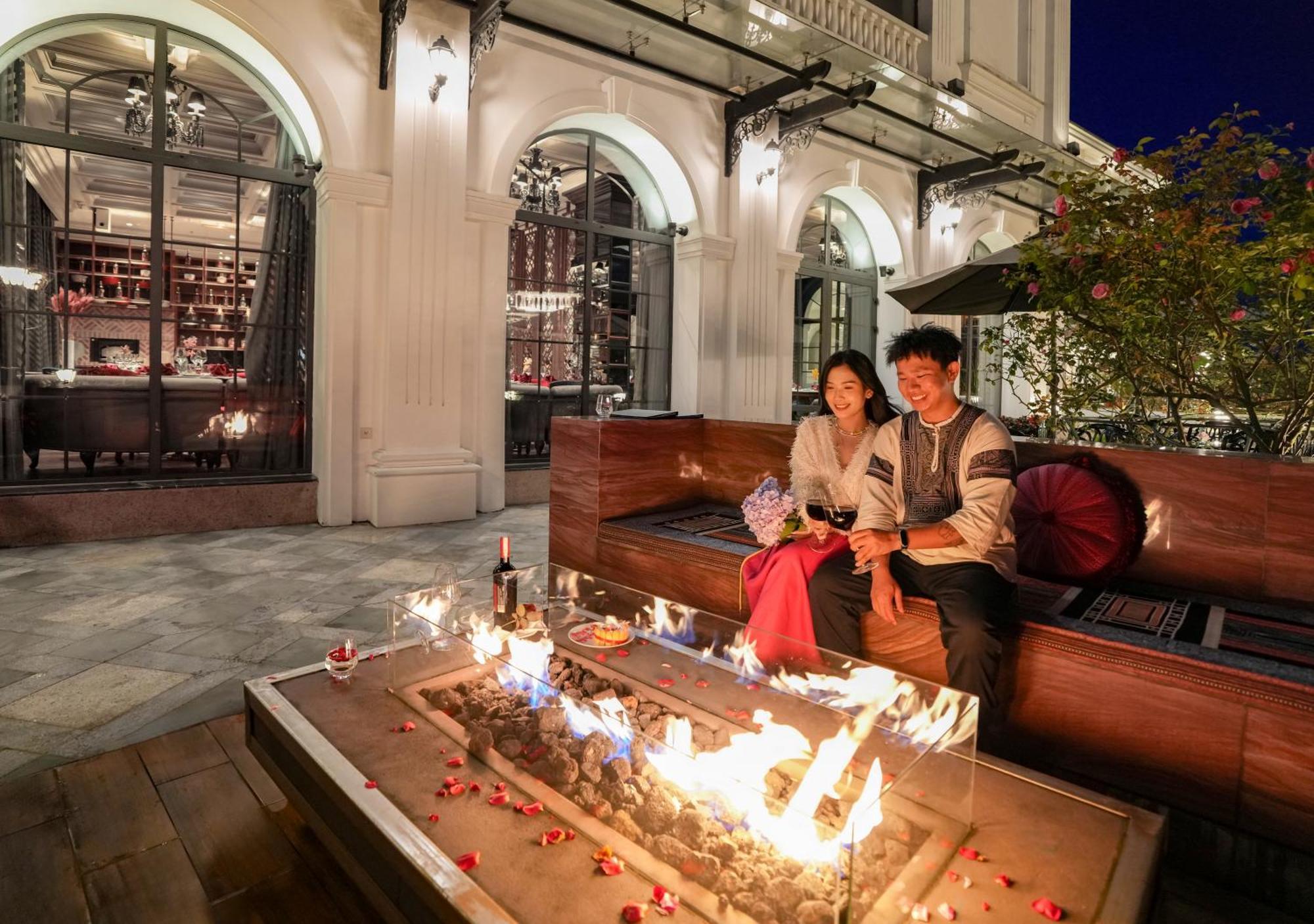 منتجع وسبا سيلك باث غراند سابا المظهر الخارجي الصورة The outdoor fireplace at the hotel