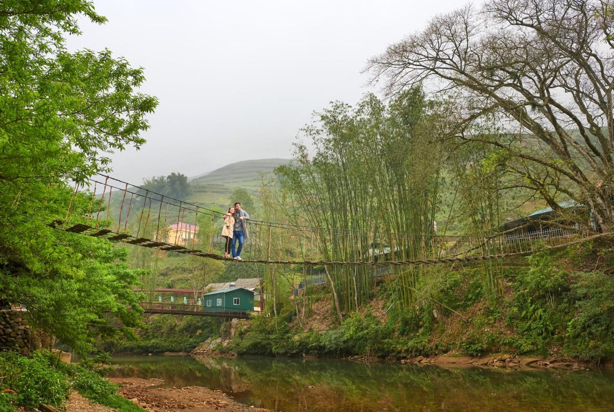 منتجع وسبا سيلك باث غراند سابا المظهر الخارجي الصورة The bridge at the entrance to the village