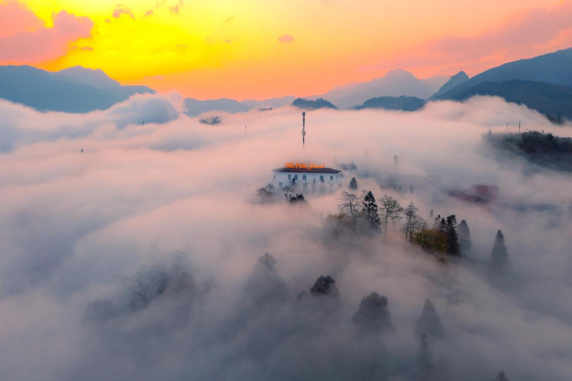 منتجع وسبا سيلك باث غراند سابا المظهر الخارجي الصورة The summit of the mountain